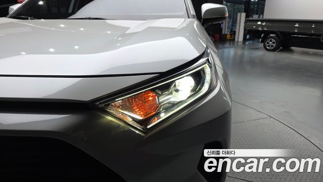 Toyota RAV4 (V) 2.5 2WD Hybrid 2019 — фото 22