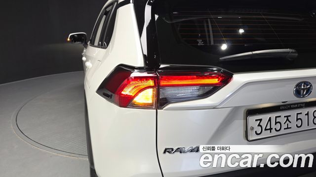 Toyota RAV4 (V) 2.5 2WD Hybrid 2019 — фото 23
