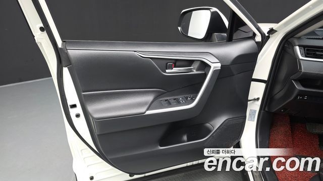 Toyota RAV4 (V) 2.5 2WD Hybrid 2019 — фото 24