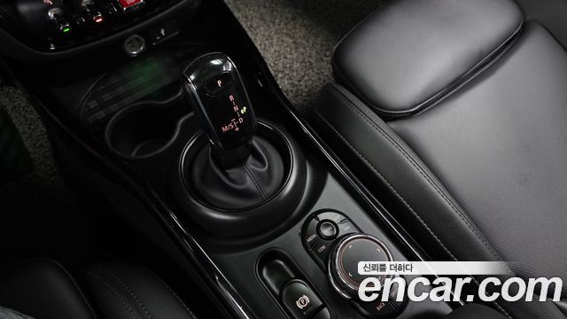 MINI Cooper D Clubman High 2nd 2019 — фото 9