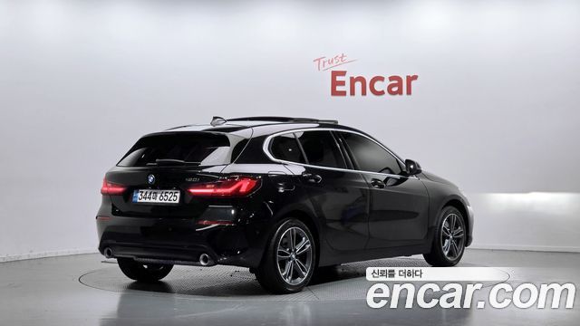 BMW 1 Series (F40) 120i Sports 2022 — фото 2