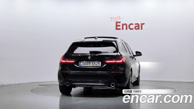 BMW 1 Series (F40) 120i Sports 2022 — фото 4