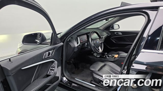 BMW 1 Series (F40) 120i Sports 2022 — фото 10