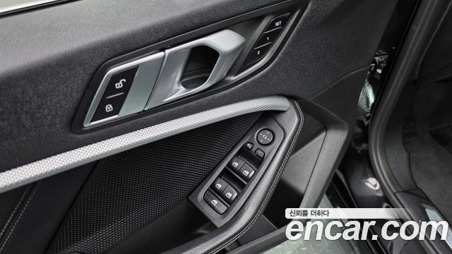BMW 1 Series (F40) 120i Sports 2022 — фото 24