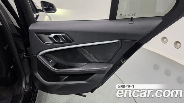 BMW 1 Series (F40) 120i Sports 2022 — фото 31