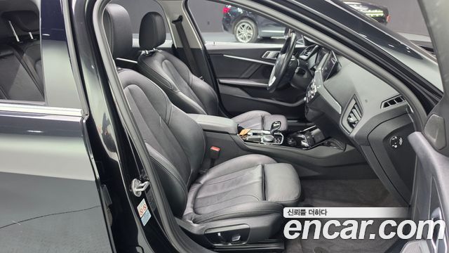 BMW 1 Series (F40) 120i Sports 2022 — фото 32
