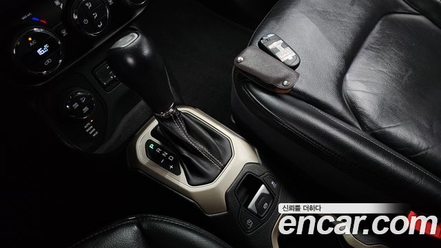 Jeep Renegade 2.0 Diesel Limited AWD 2016 — фото 9