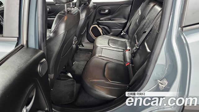 Jeep Renegade 2.0 Diesel Limited AWD 2016 — фото 11