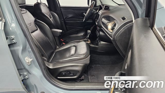Jeep Renegade 2.0 Diesel Limited AWD 2016 — фото 12