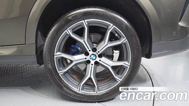 BMW X6 (G06) xDrive40i M Sport 2022 — фото 21