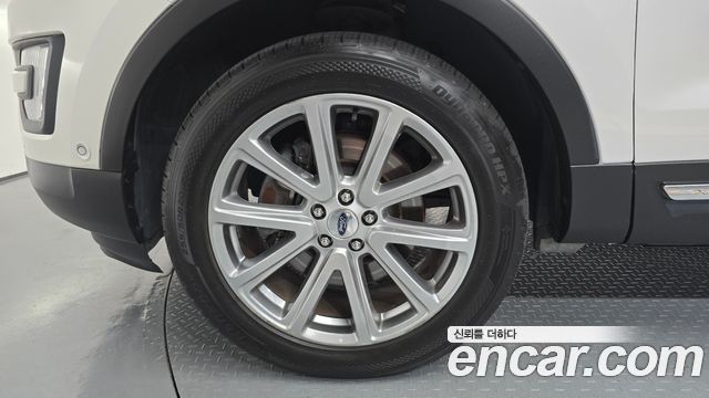 Ford Explorer 2.3 Limited 4WD 5th 2017 — фото 5
