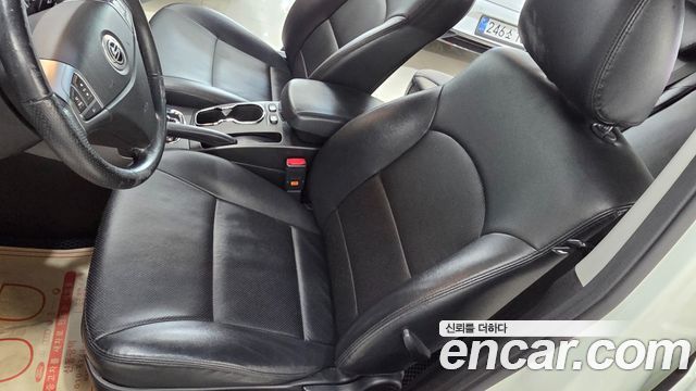 KG Mobility (SsangYong) Korando C 2.0 CVT 2WD Deluxe 2015 — фото 20