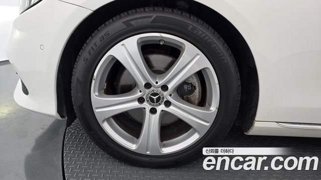 Mercedes-Benz E-Class (W213) E200 Avantgarde 2018 — фото 5