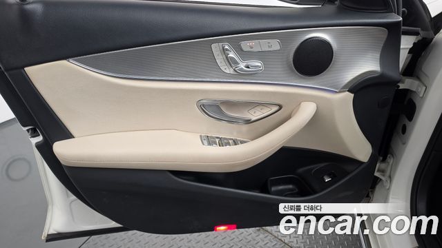 Mercedes-Benz E-Class (W213) E200 Avantgarde 2018 — фото 24