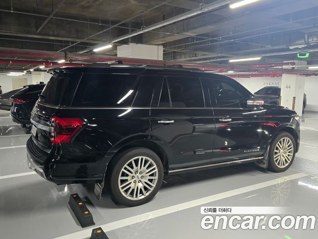 Ford Expedition Platinum 4WD 8Seater 2023 — фото 2