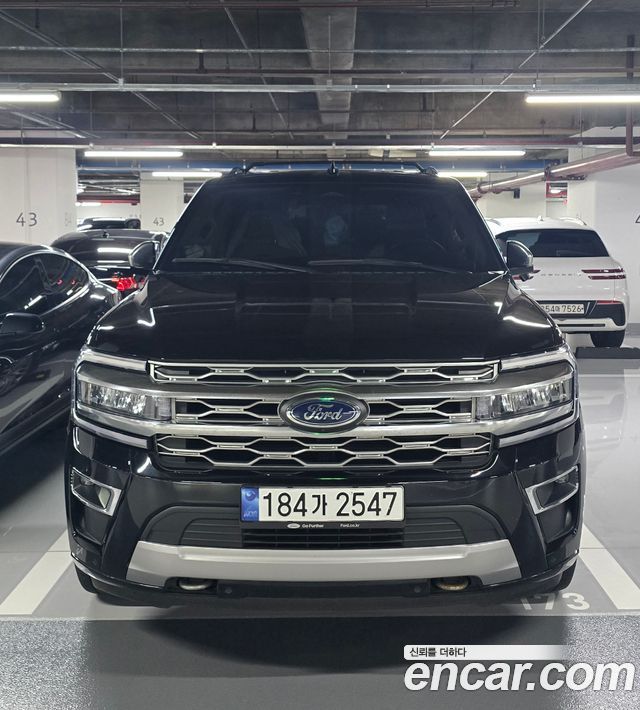 Ford Expedition Platinum 4WD 8Seater 2023 — фото 3