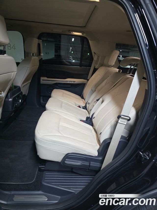 Ford Expedition Platinum 4WD 8Seater 2023 — фото 15