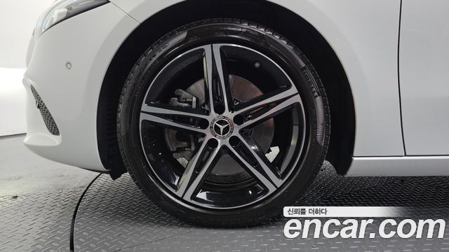 Mercedes-Benz A-Class (W177) A250 4MATIC Sedan 2020 — фото 5
