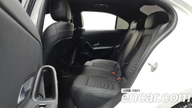 Mercedes-Benz A-Class (W177) A250 4MATIC Sedan 2020 — фото 12