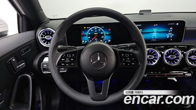 Mercedes-Benz A-Class (W177) A250 4MATIC Sedan 2020 — фото 13