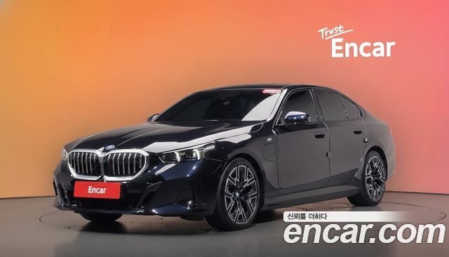 BMW 5 Series (G60) 530e M Sport 2025 — фото 1
