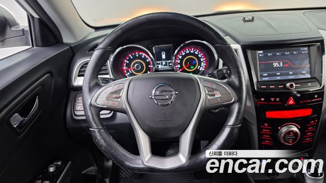 KG Mobility (SsangYong) Tivoli LX 2WD DLX 2015 — фото 18