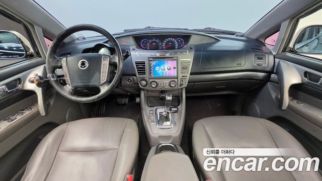 KG Mobility (SsangYong) Korando Turismo 4WD 9-Seater Adventure 60th Edition 2015 — фото 7