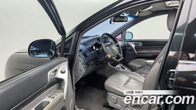 KG Mobility (SsangYong) Korando Turismo 4WD 9-Seater Adventure 60th Edition 2015 — фото 10