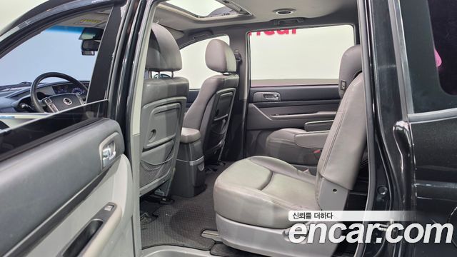 KG Mobility (SsangYong) Korando Turismo 4WD 9-Seater Adventure 60th Edition 2015 — фото 11