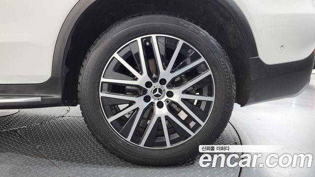 Mercedes-Benz GLC-Class (X253) GLC300 4MATIC 2020 — фото 21