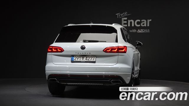 Volkswagen Touareg (III) 3.0 TDI R-Line 2023 — фото 4