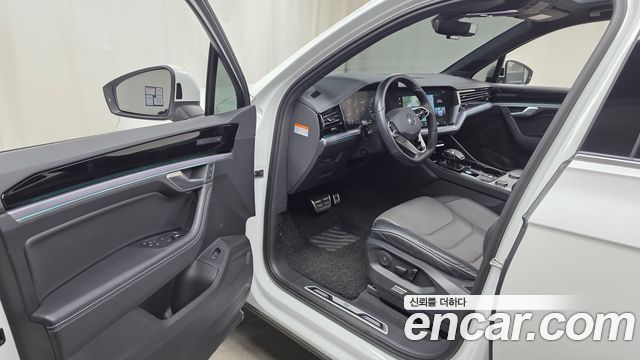 Volkswagen Touareg (III) 3.0 TDI R-Line 2023 — фото 10
