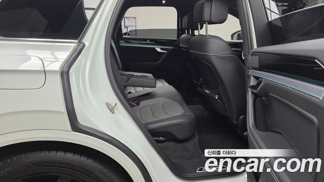 Volkswagen Touareg (III) 3.0 TDI R-Line 2023 — фото 11