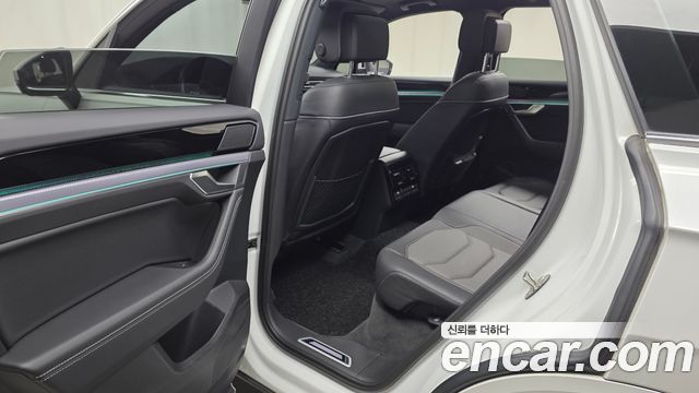 Volkswagen Touareg (III) 3.0 TDI R-Line 2023 — фото 12