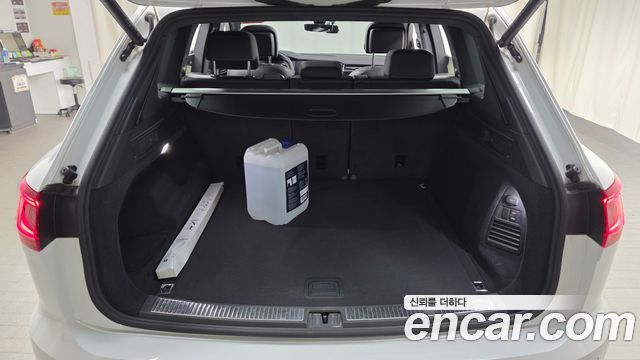 Volkswagen Touareg (III) 3.0 TDI R-Line 2023 — фото 19