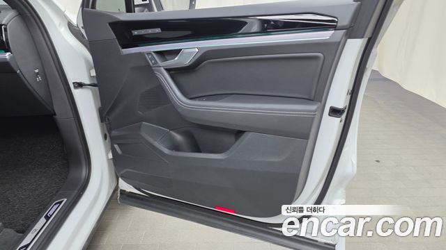 Volkswagen Touareg (III) 3.0 TDI R-Line 2023 — фото 24