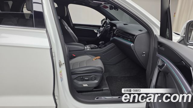 Volkswagen Touareg (III) 3.0 TDI R-Line 2023 — фото 26