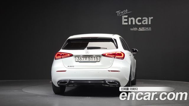 Mercedes-Benz A-Class (W177) A220 Hatchback 2022 — фото 4