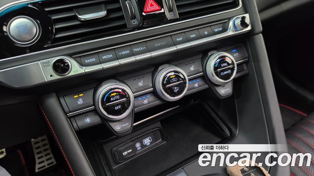Genesis G70 2.0T Sport Package 2019 — фото 31
