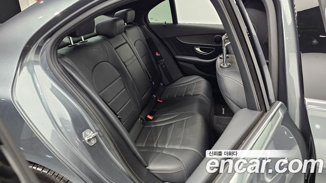 Mercedes-Benz C-Class (W205) C200 4MATIC AMG Line 2018 — фото 11