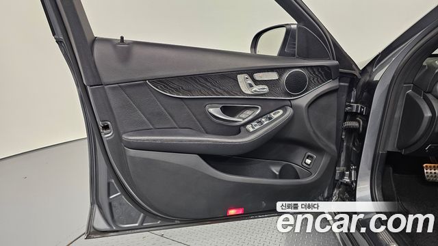 Mercedes-Benz C-Class (W205) C200 4MATIC AMG Line 2018 — фото 24