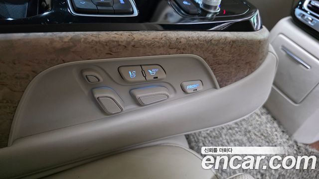Genesis G90 3.8 AWD Luxury 2019 — фото 32