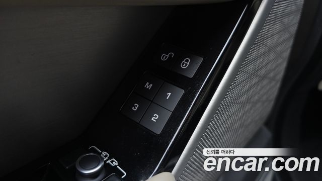 Land Rover Range Rover Velar 3.0 D300 R-Dynamic HSE 2018 — фото 18