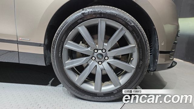 Land Rover Range Rover Velar 3.0 D300 R-Dynamic HSE 2018 — фото 21