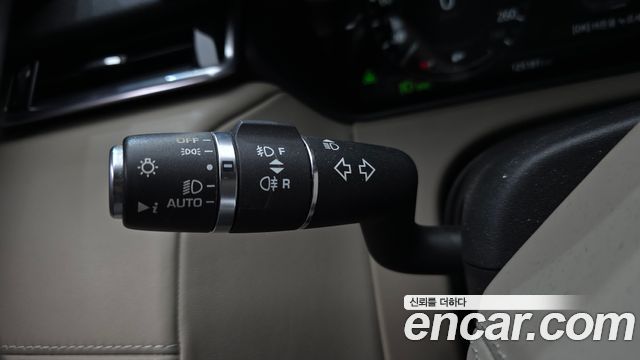 Land Rover Range Rover Velar 3.0 D300 R-Dynamic HSE 2018 — фото 27