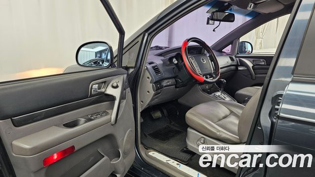 KG Mobility (SsangYong) Korando Turismo 4WD GT 9-seater 2015 — фото 10