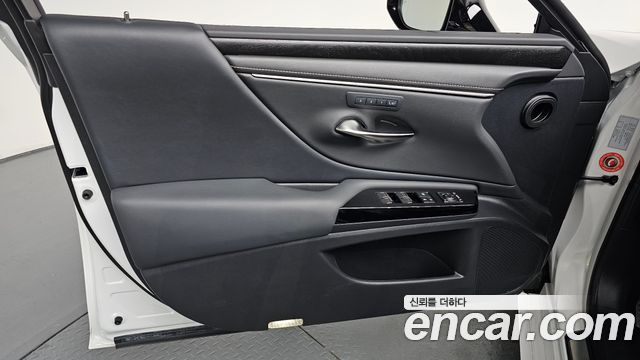 Lexus ES300h (VII) Luxury Plus 2025 — фото 24