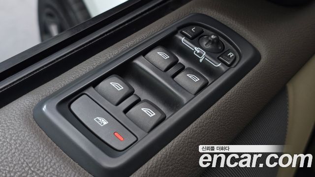 Land Rover Discovery 4 3.0 SDV6 SE 2016 — фото 14