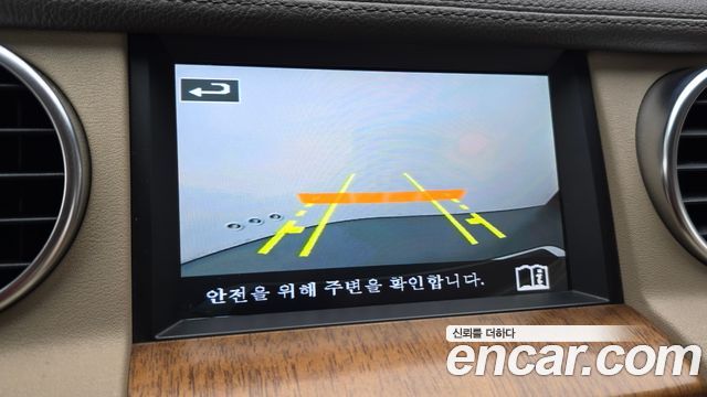 Land Rover Discovery 4 3.0 SDV6 SE 2016 — фото 16