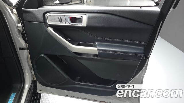Ford Explorer (VI) 2.3 LimIted 4WD 2020 — фото 24